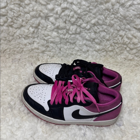 Nike Black and Pink Women's Sneakers - Picture 2 of 4